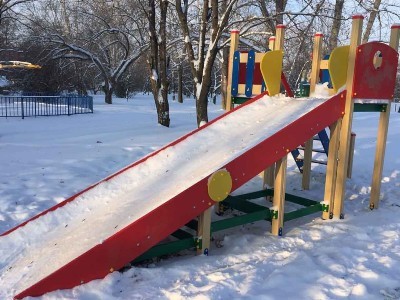 Дитячі зимові гірки